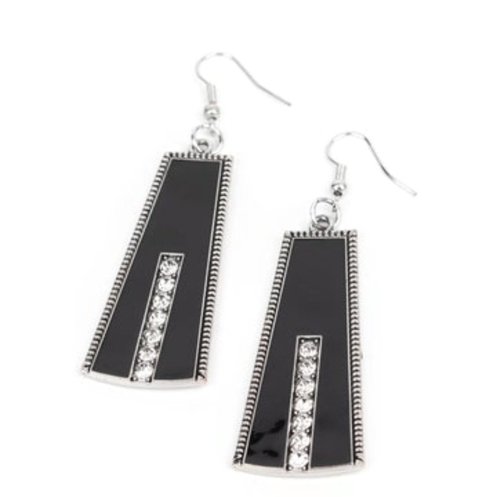 Paparazzi Demandingly Deco - Black